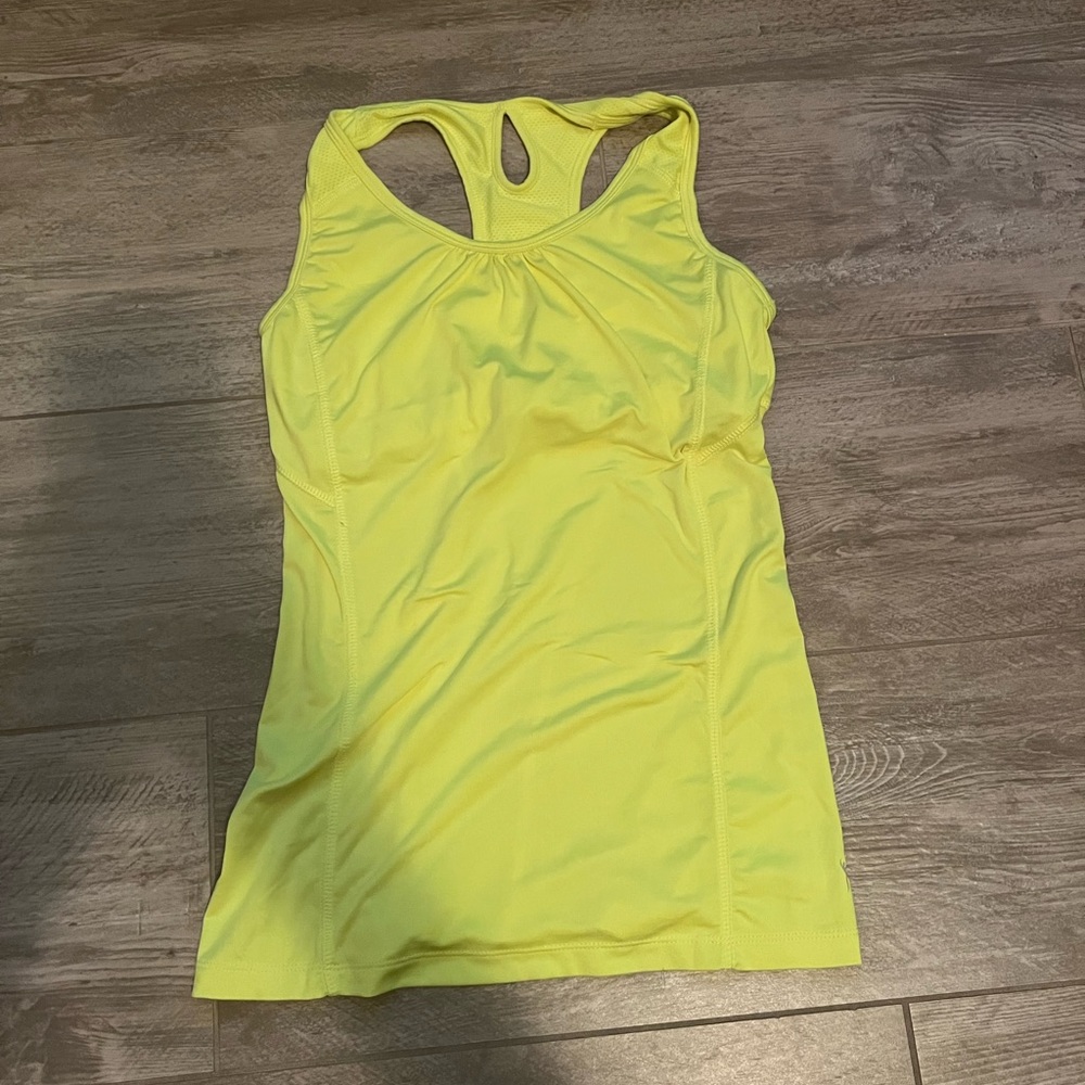 💛NEVER WORN💛 Breathable workout tank! With built in sports bra!